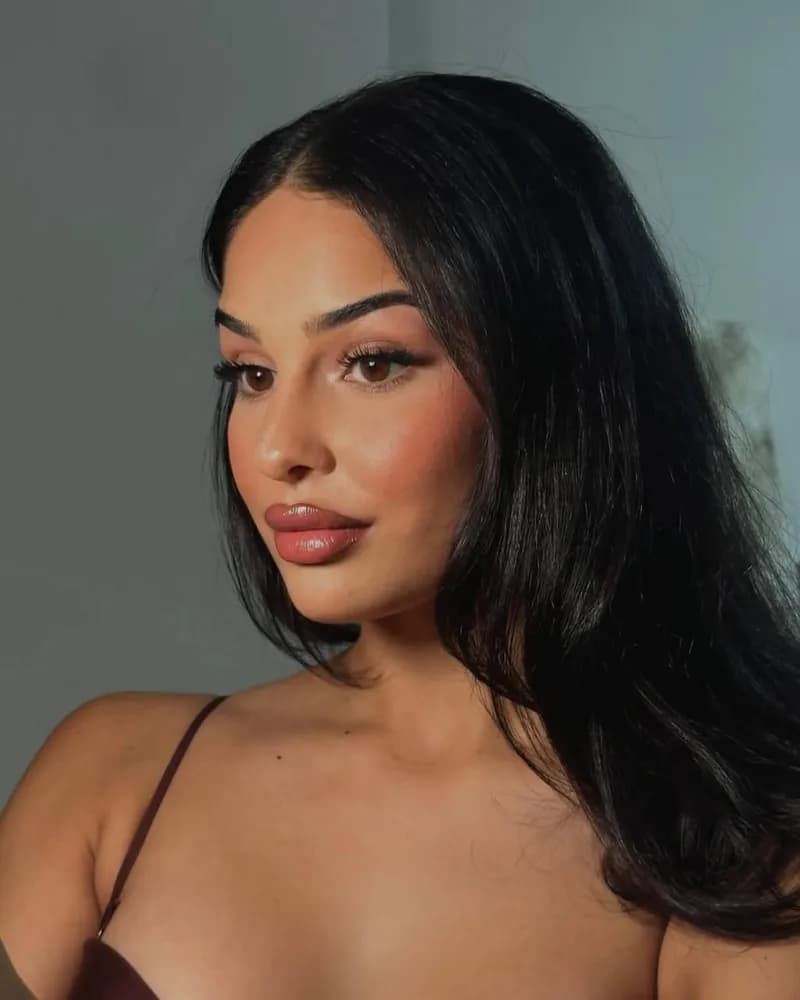 Nil | Besiktas VIP Escort | ISTANBUL ESCORT REHBERİ